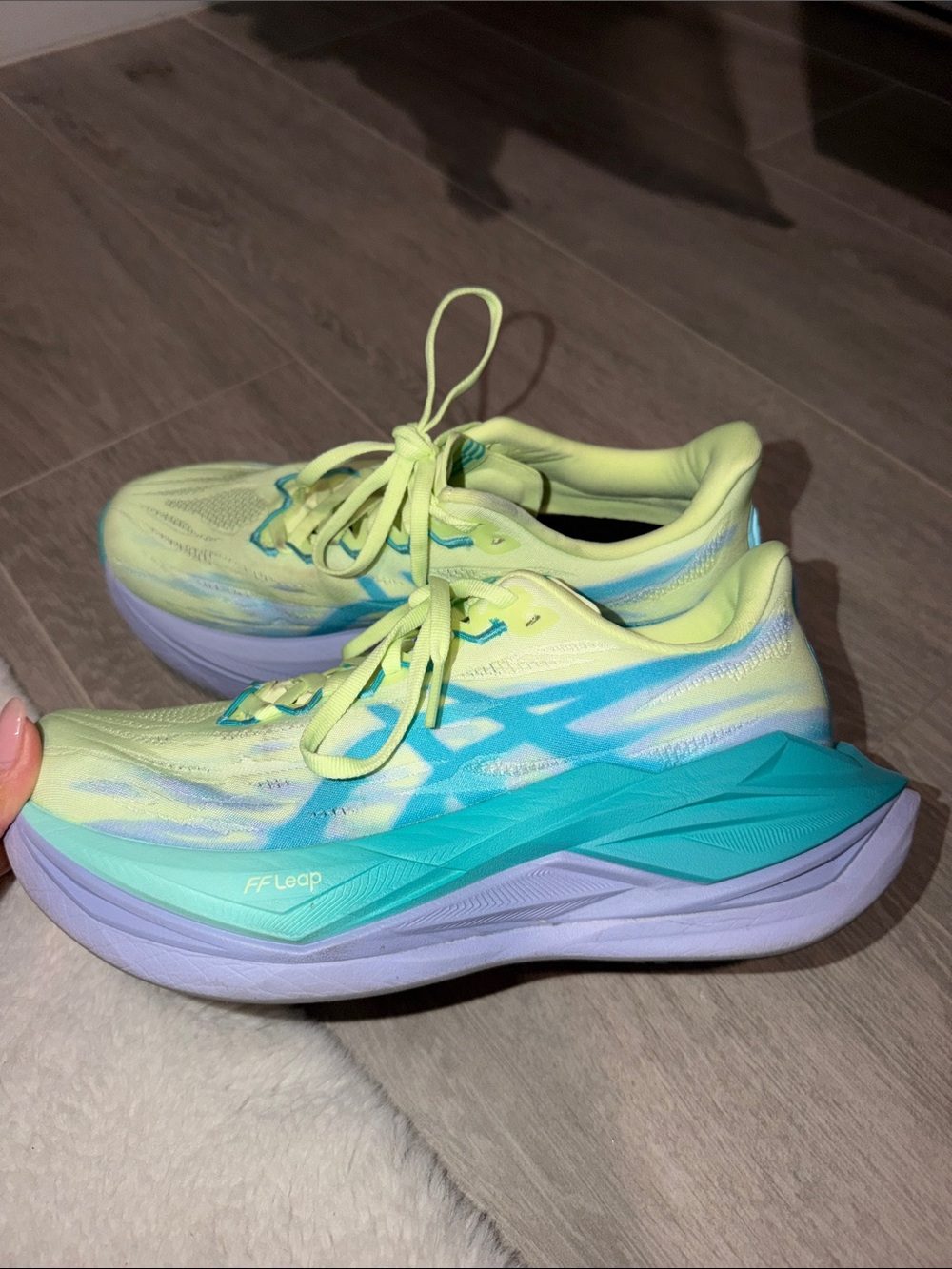 Asics Superblast Womens 8/ Mens 6.5